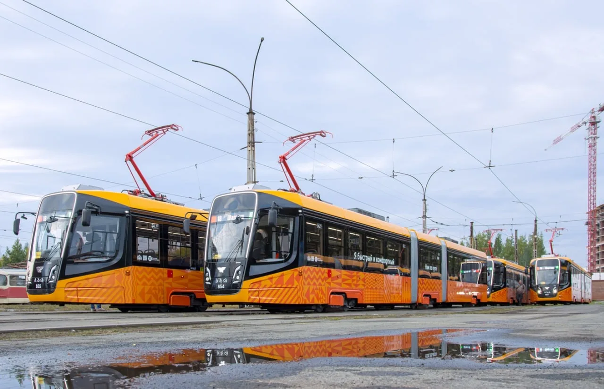 Трехсекционные трамваи 71-639 «Кастор» в Екатеринбурге. Источник: Иван Ревенков/transphoto