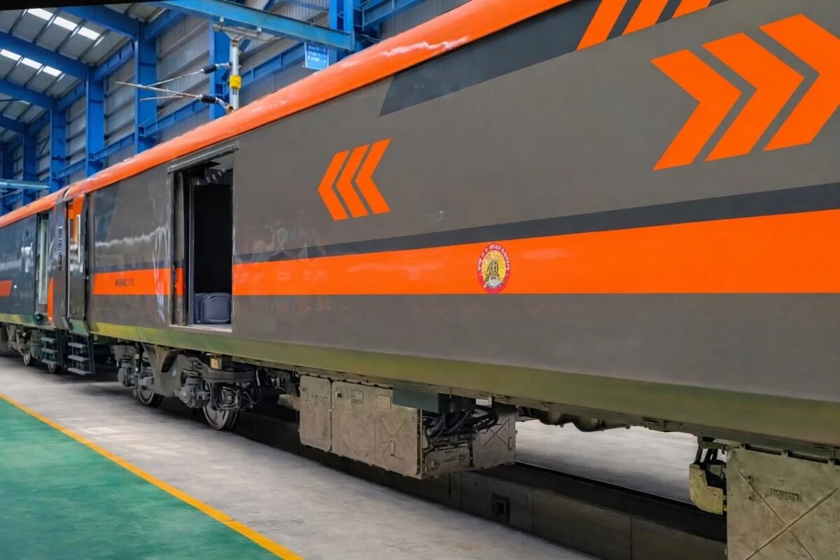 Грузовой электропоезд Vande Bharat, выпущенный на заводе ICF в Ченнаи. Источник: RGA Rail Connect