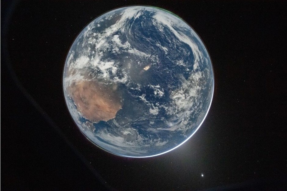    На вторые сутки полета астронавты поделились фантастически красивыми фотографиями Земли. NASA/Reid Wiseman