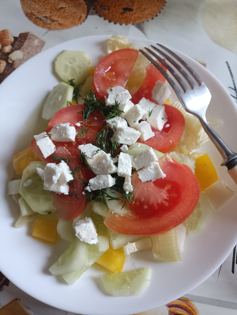 Мой завтрак, за кадром яйцо варёное и чай