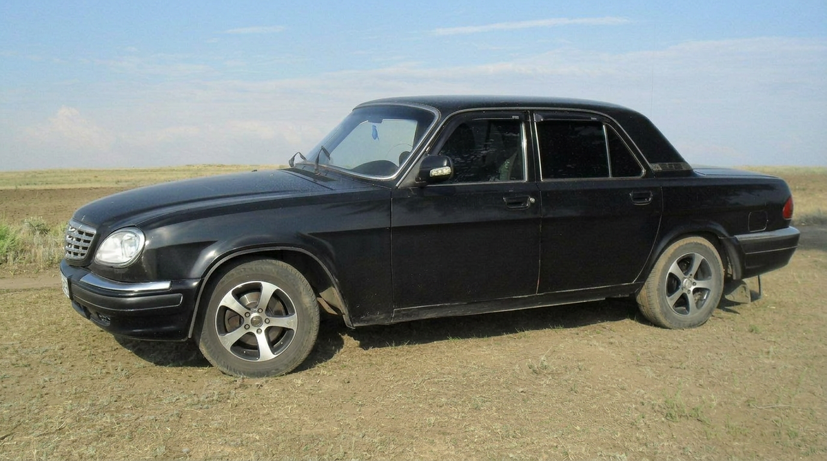 Такой она была в жизни - длинная, приземистая, уверенная в себе.