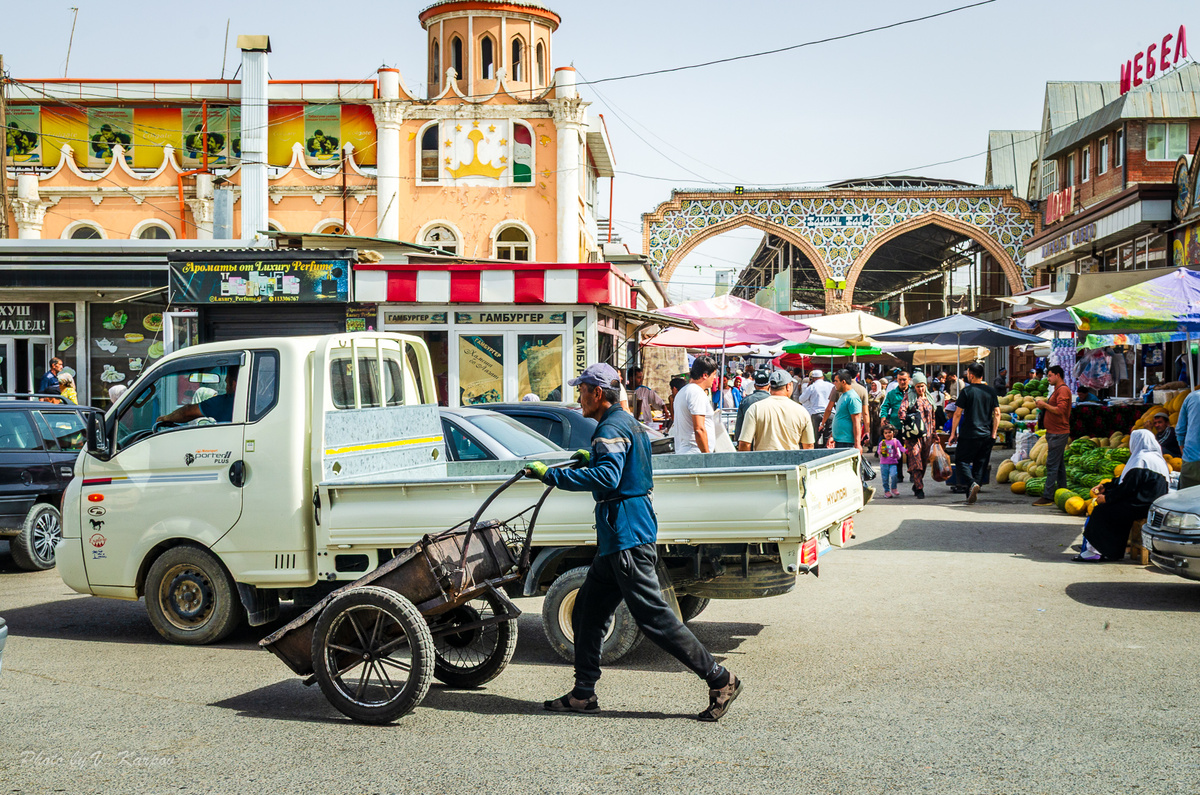 Центральный рынок в г. Истаравшан (Ура - Тюбе), Таджикистан