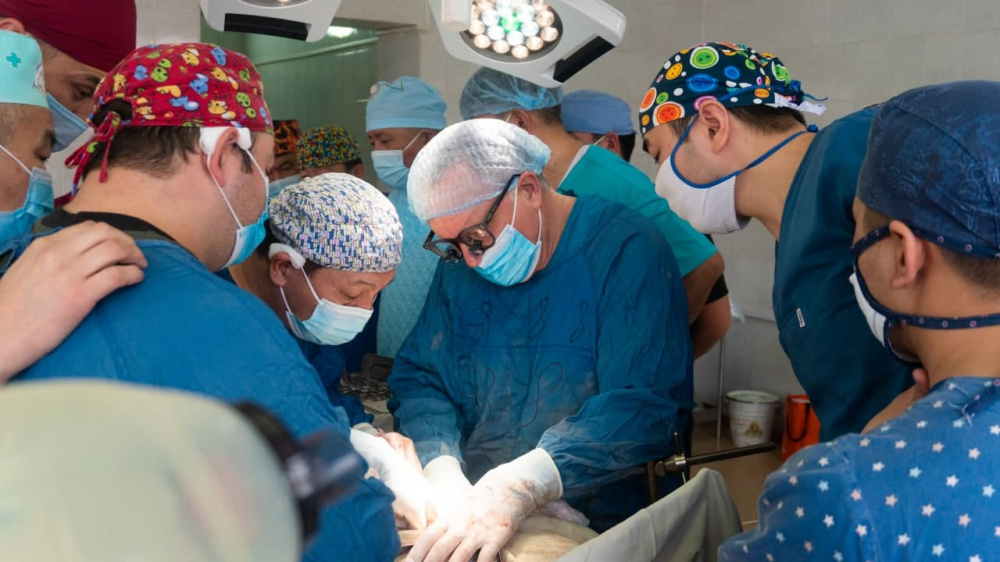    Мастер-класс Владимира Загайнова для хирургов в Национальном госпитале Бишкека.