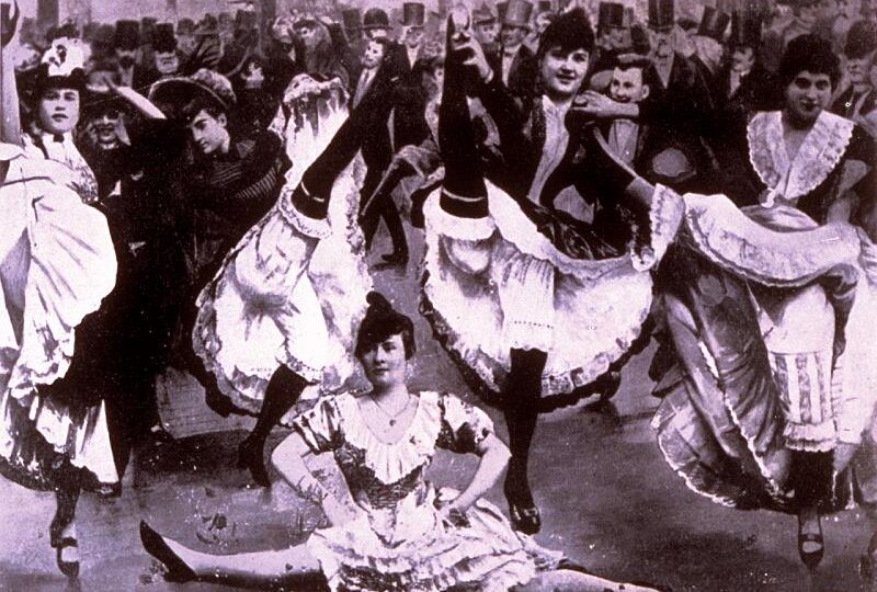 Наталья Палей с графом Игнатьевым получают кредит. Она с Блюмкиным Зорге встречает Антуана в Мулен Руже.