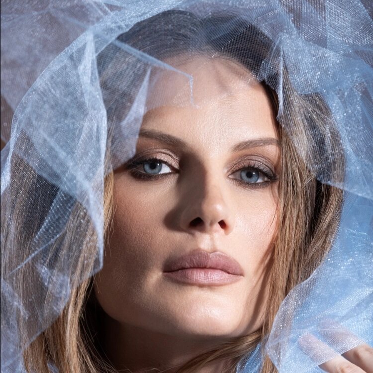 Ева Власова.