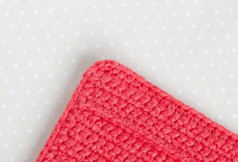 Простой приём, который должна знать каждая вязальщица: как незаметно завершить вязание крючком по кругу