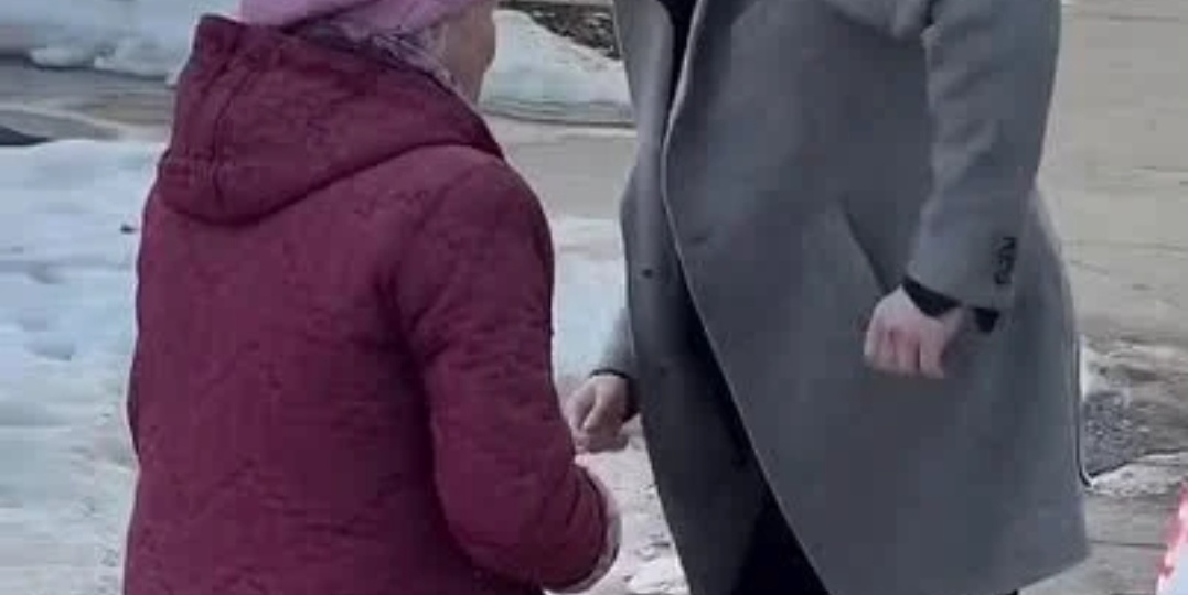 «Ведро картошки от Шамана»: добрый поступок или постановка на камеру?