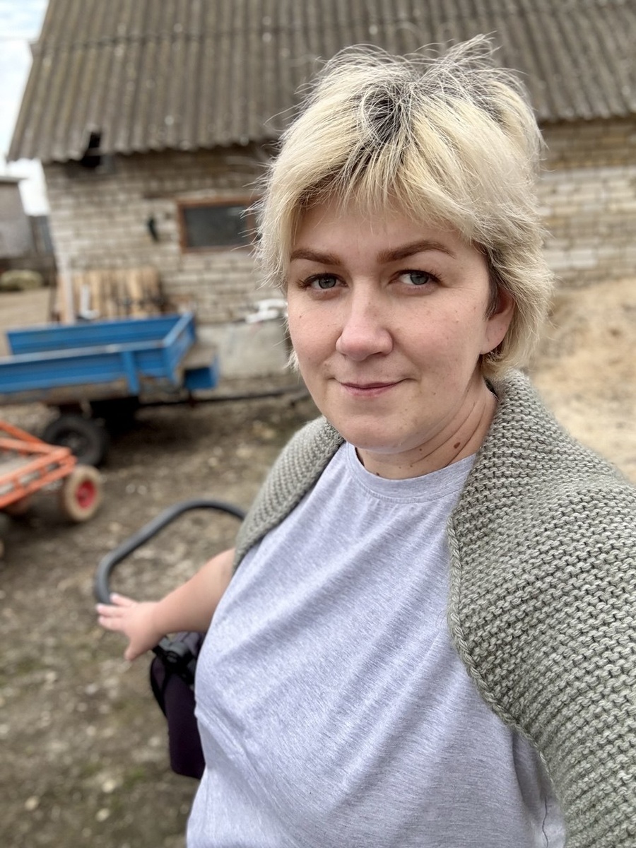 Волосы у меня сейчас почти всегда в таком состоянии! Записалась к парикмахеру на май... Раньше не выберусь точно.