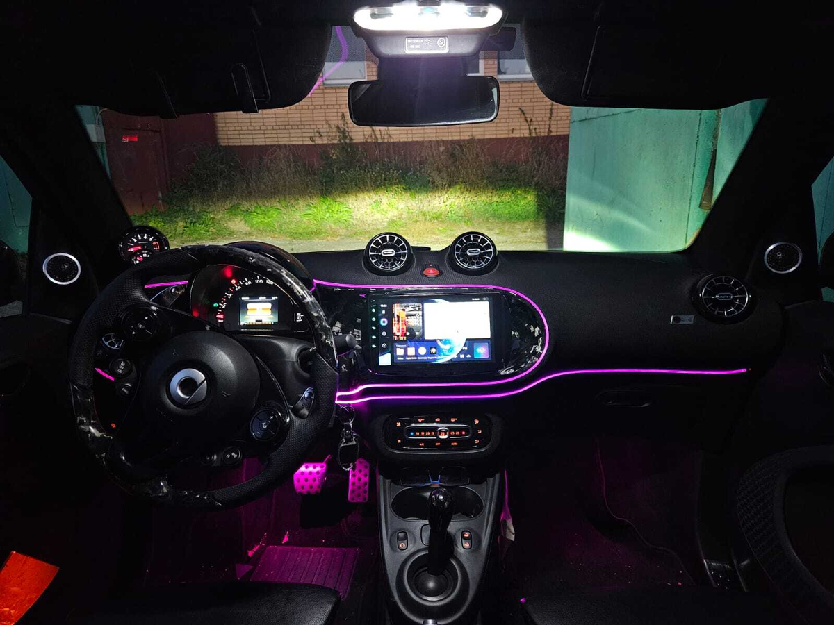 сам по себе салон и его контсрукция позволяют установить и двух компонентный фронт и трёхкомпонентный