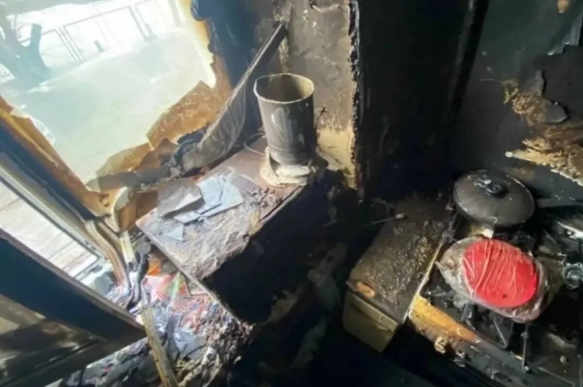    Пожарные спасли восемь человек из горящего дома на ул. Маяковского в Перми