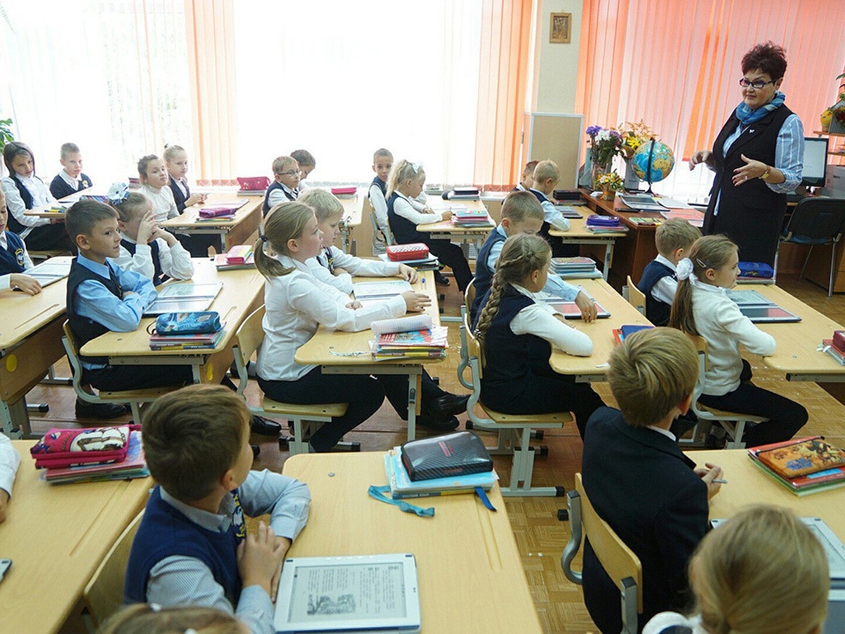 Полный учебный класс в начальной школе 