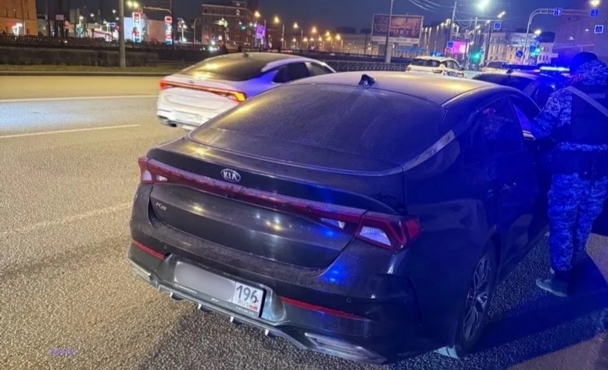 В Центральном районе наряд Росгвардии оперативно обнаружил объявленную в розыск иномарку и задержал водителя