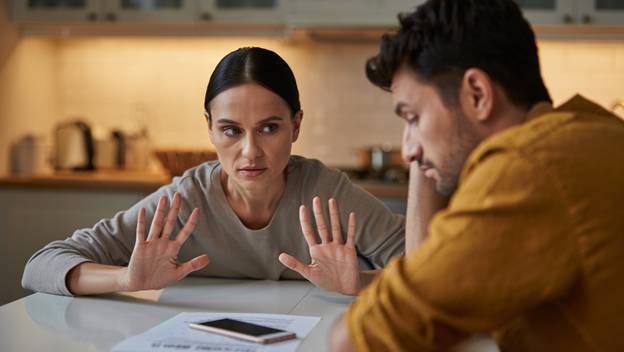 «Мы берём на себя банкет» — сказал муж, и Ирина поняла: её снова не спросили