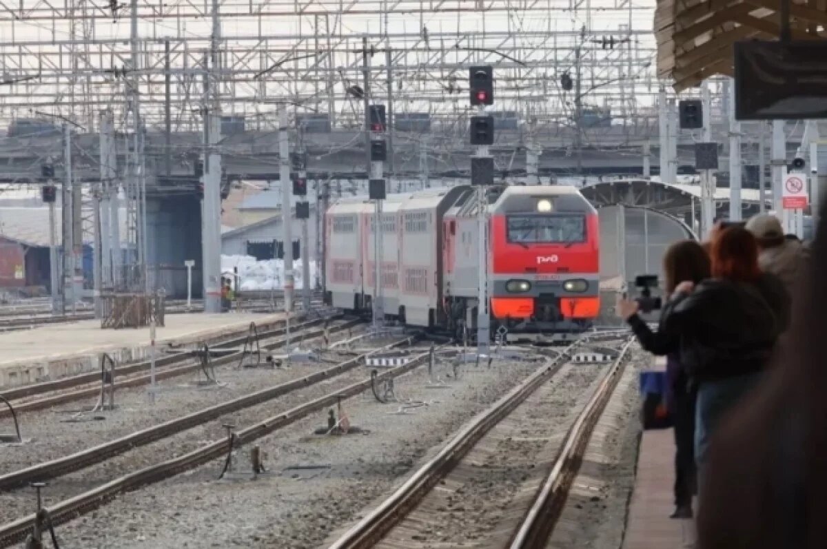    Пассажир вытолкнул проводницу из поезда Челябинск-Петербург