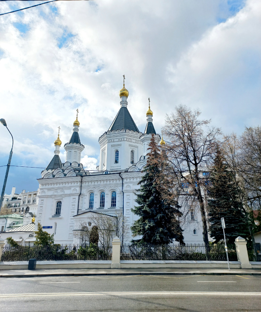 Храм Архангела Михаила на Девичьем поле