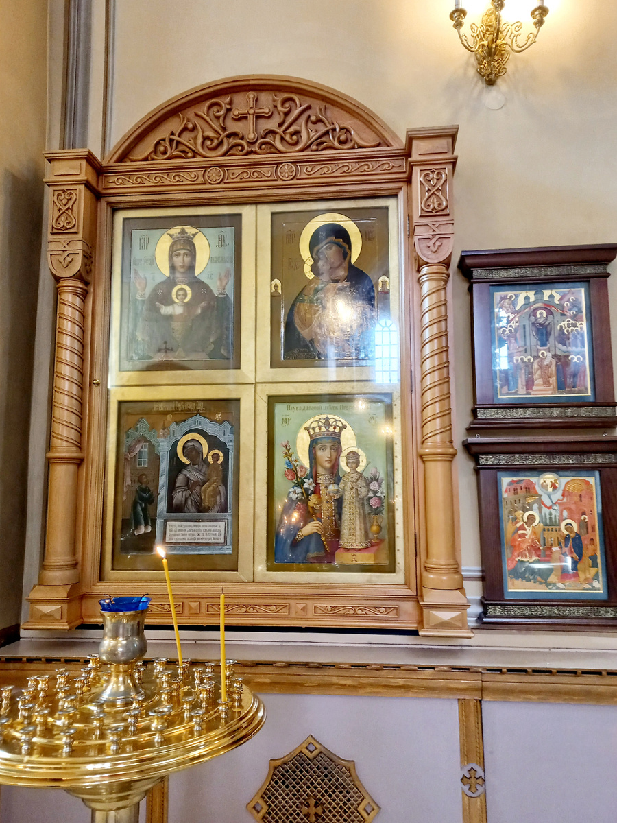 Справа внизу - "Неувядаемый цвет"