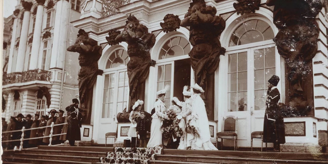 Здесь в 1908 году венчалась великая княжна Мария и крестили в 1868 году Николая II