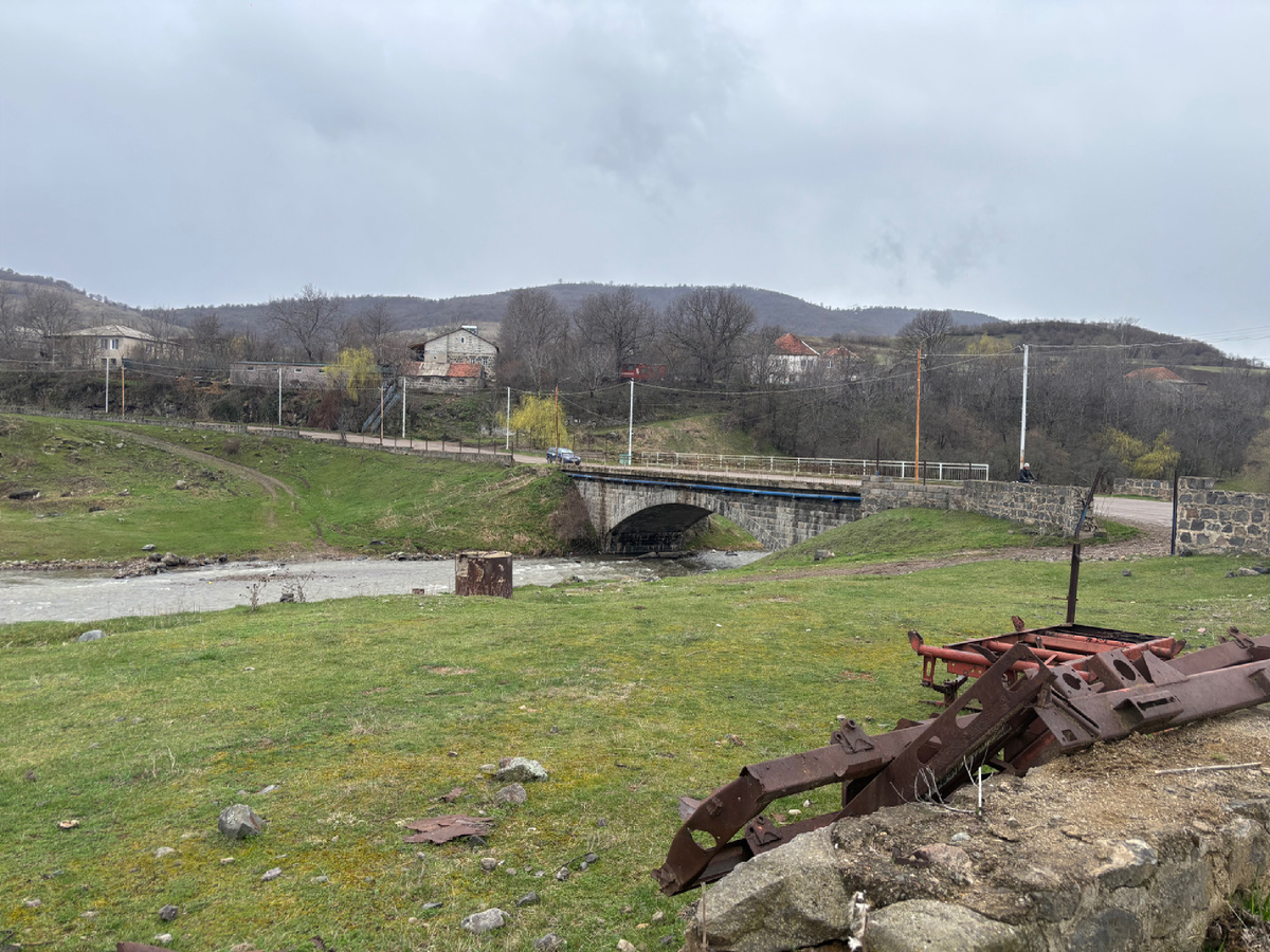 Каменный мост в Куртане — граница между привычным миром и дорогой к Хневанку.
