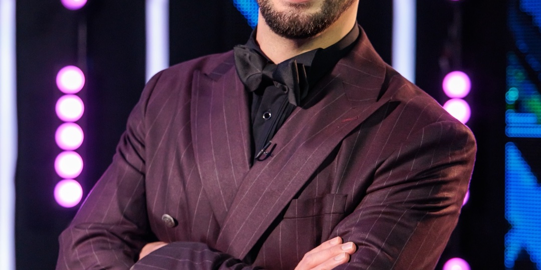 В 15 лет стал главой семьи и прошёл путь от КВН до ведущего главных шоу страны - Вячеслав Макаров