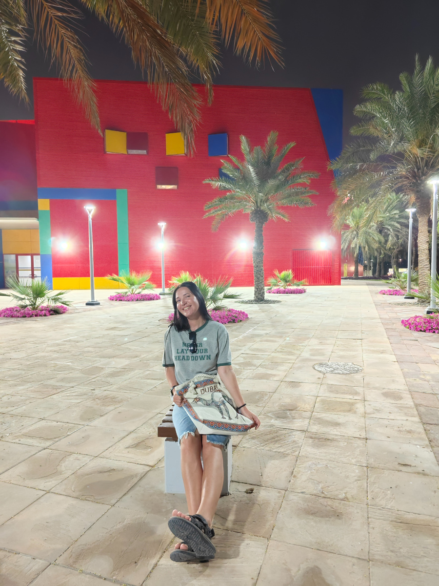 Главная "нищебродка" Эмиратов. Счастлива.