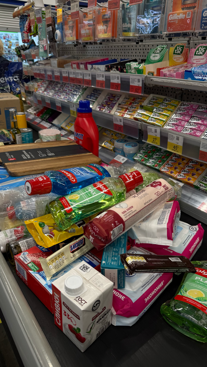 Вот наша гора на кассе, и то не вся