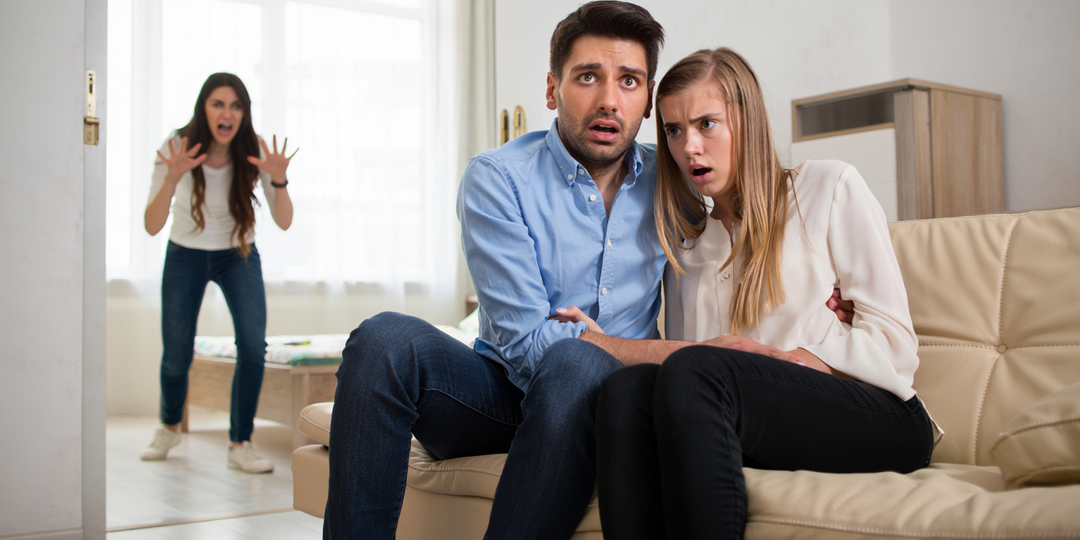 «Ты сама во всём виновата» — сказала свекровь, когда я узнала об измене мужа