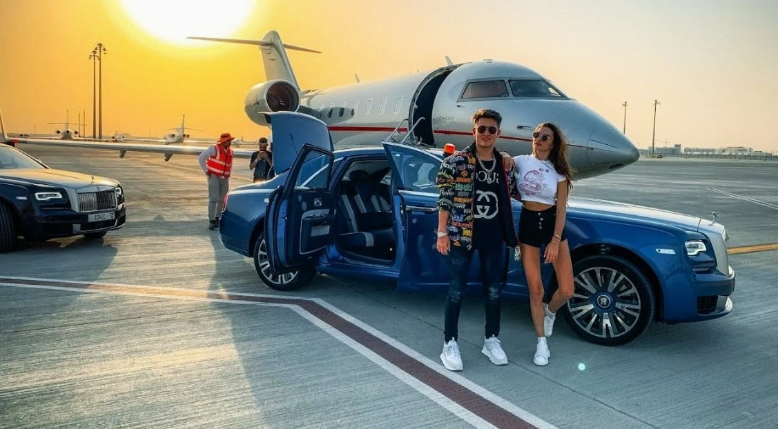 Теперь логика другая: если твои дети тратят миллионы в Нью-Йорке - будь добр либо вези их обратно, либо отвечай по всей строгости. И третьего, как любят говорить в таких случаях, не дано.
