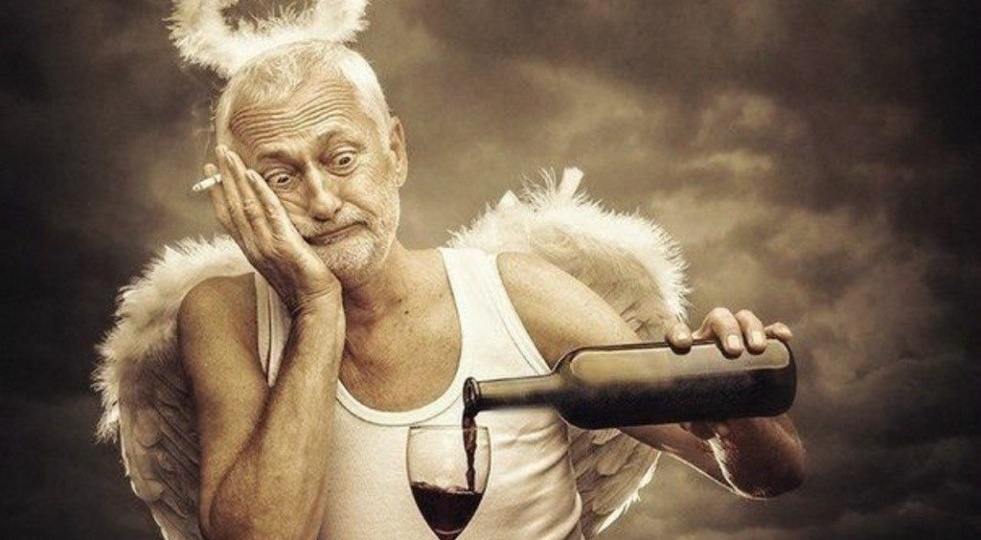 Вот такой забавный ангел-хранитель, концептуализм и фото в жанре " НЮ " по ссылке в конце обзора от фотохудожника Петера Зелей