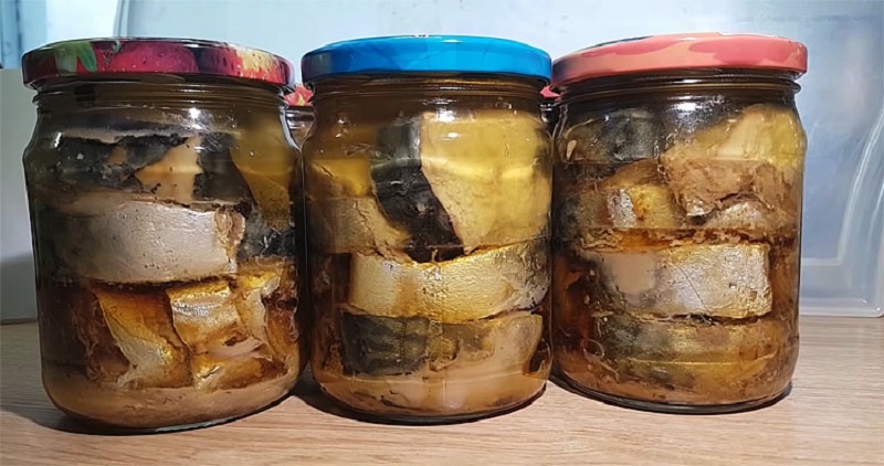 Скумбрия в масле по-домашнему: как приготовить любимую закуску надолго и без лишних хлопот