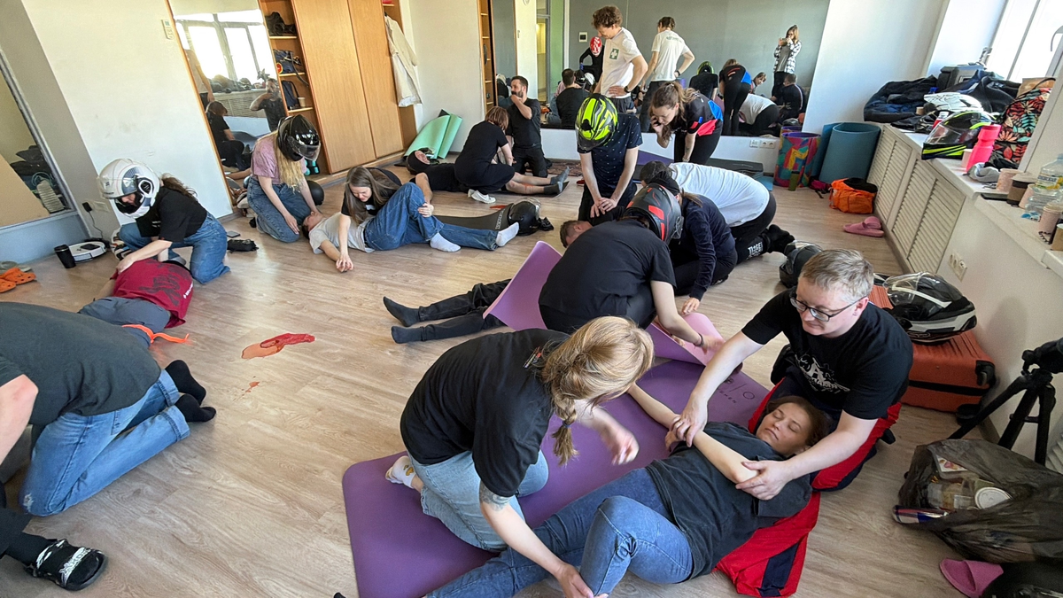 Учимся аккуратно переворачивать человека без сознания