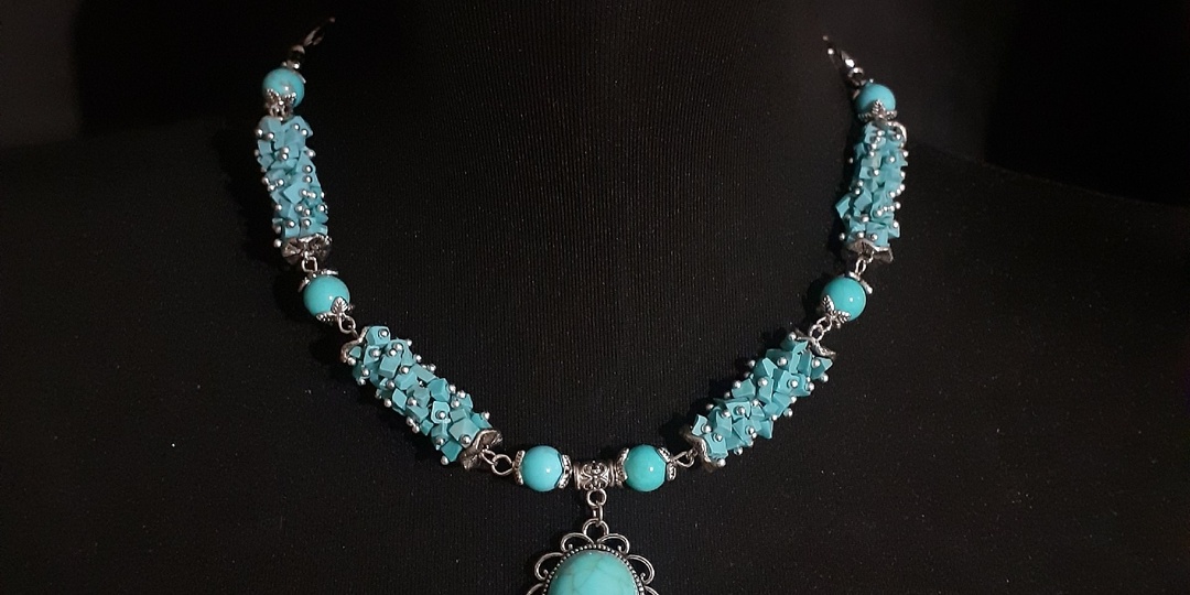 Бирюзовое колье. Творческий поиск.