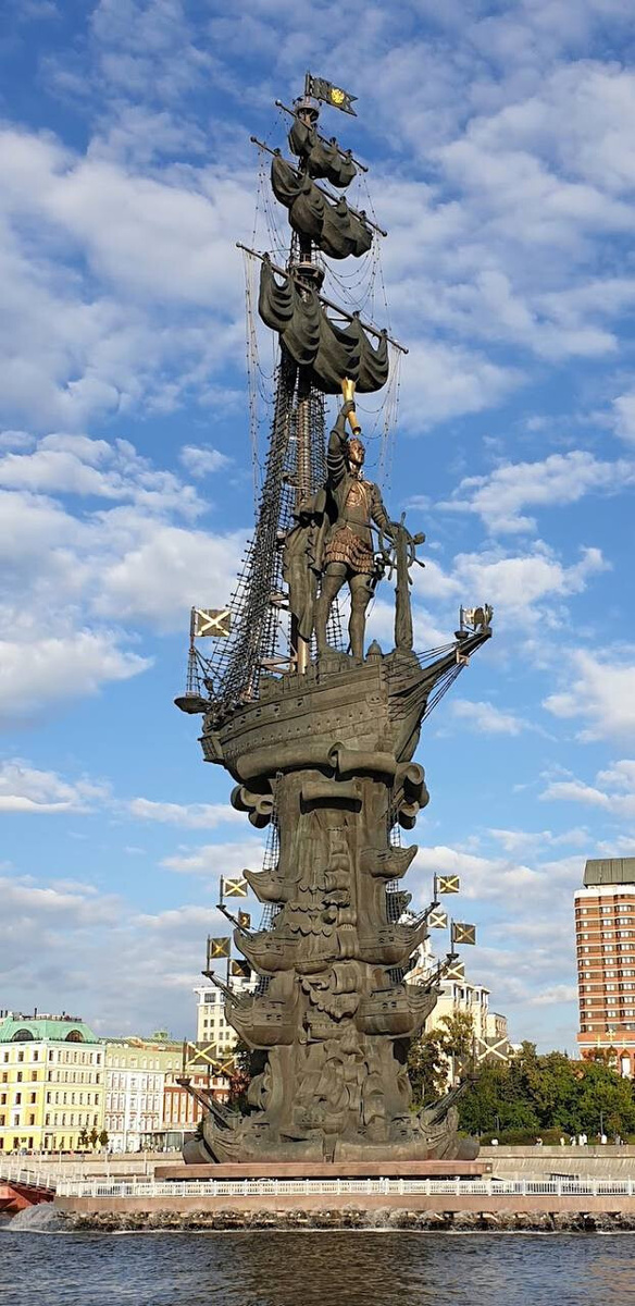 Памятник Петру I