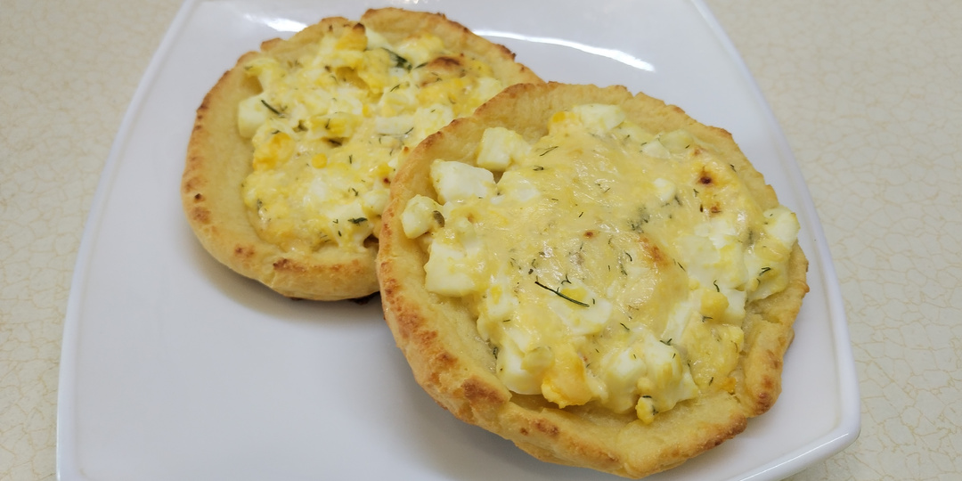 Белковые ватрушки с яйцом