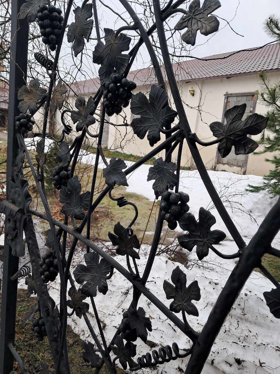 Очень красивые ворота.