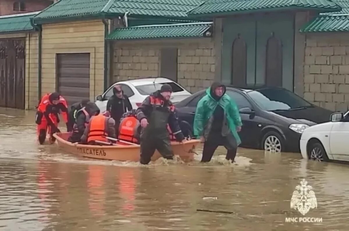    В Дагестане спасли семерых человек, которых смыло в реку