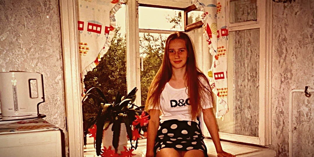 Фотографии девушек из 90-х и нулевых: почему они притягивают взгляд сильнее современных селфи