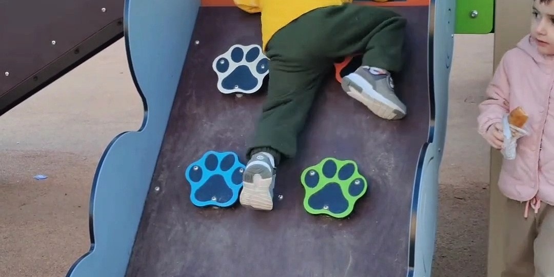 В юном месяце апреле...