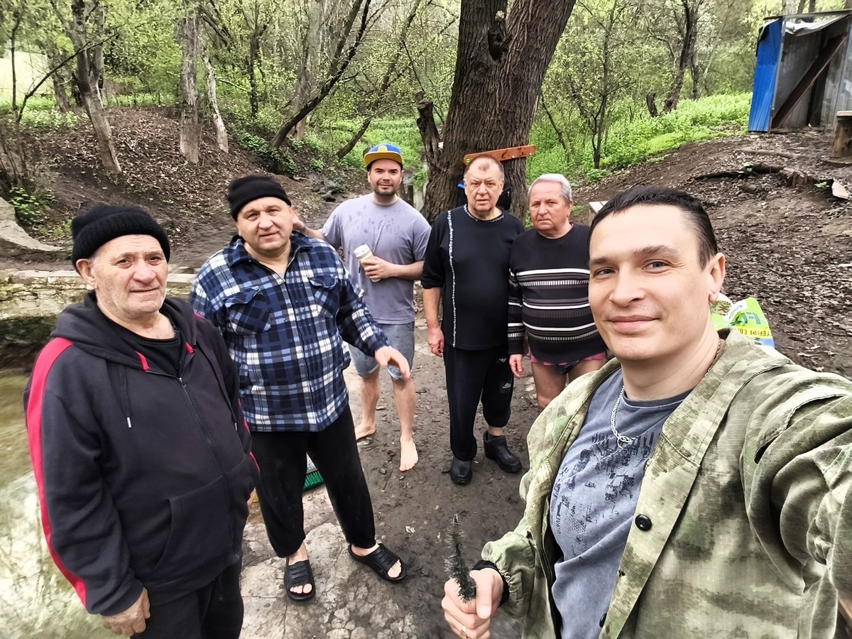 После зимы всем нужно время и силы, чтобы прийти в порядок. И родникам тоже 😉