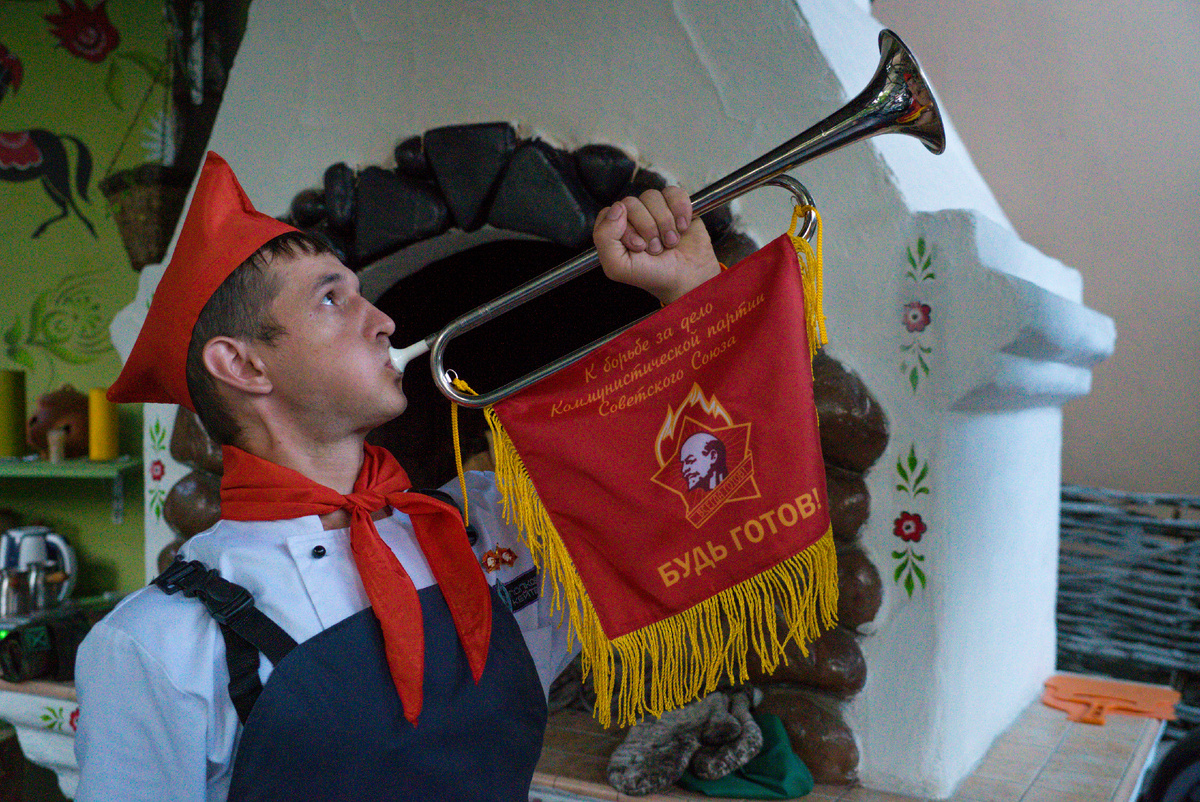 Кейтеринг в стиле советских пионеров.