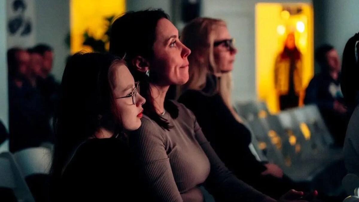    хабаровчанки смотрят кино   Пресс-служба губернатора и правительства Хабаровского края