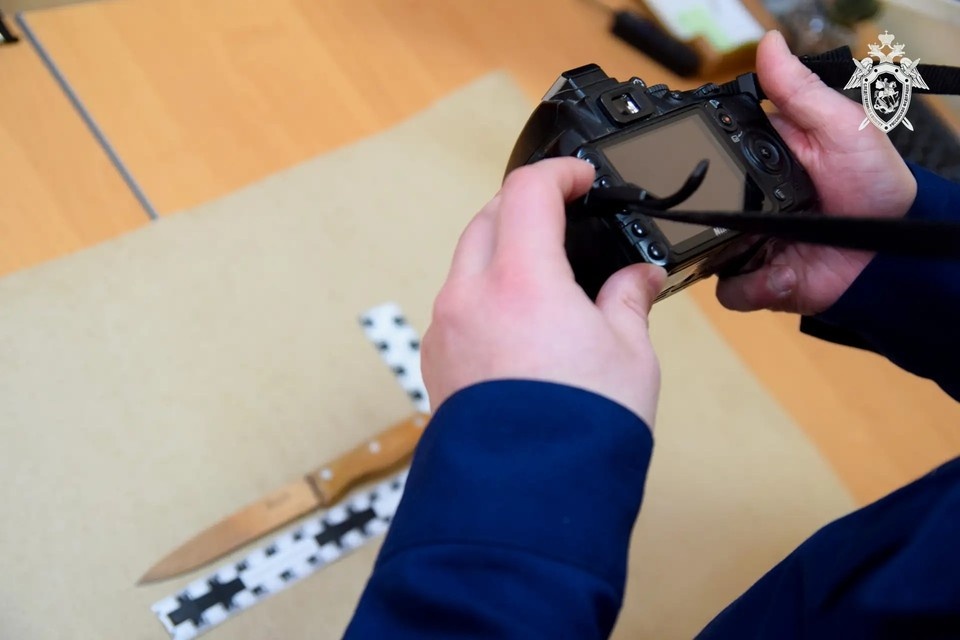    Нож нашли на месте преступления. Фото: СУ СК России по Амурской области