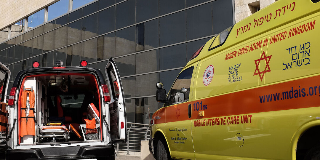 В Израиле после ракетного удара ищут людей под завалами жилого дома