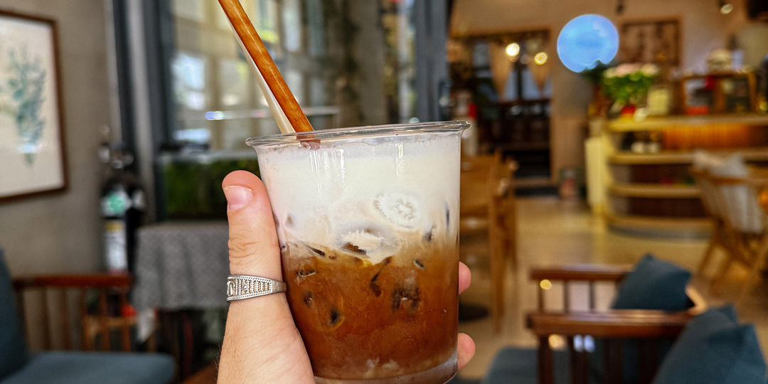 Почему во Вьетнаме пьют кофе с яйцом и солью. Всё очень просто