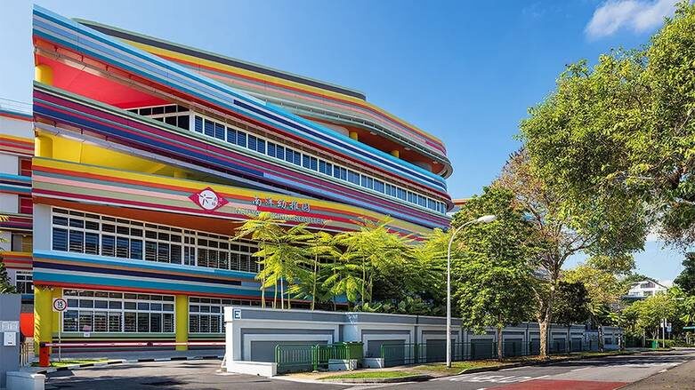    : Начальная школа в Сингапуре даже на фотографии вызывает ощущение праздника