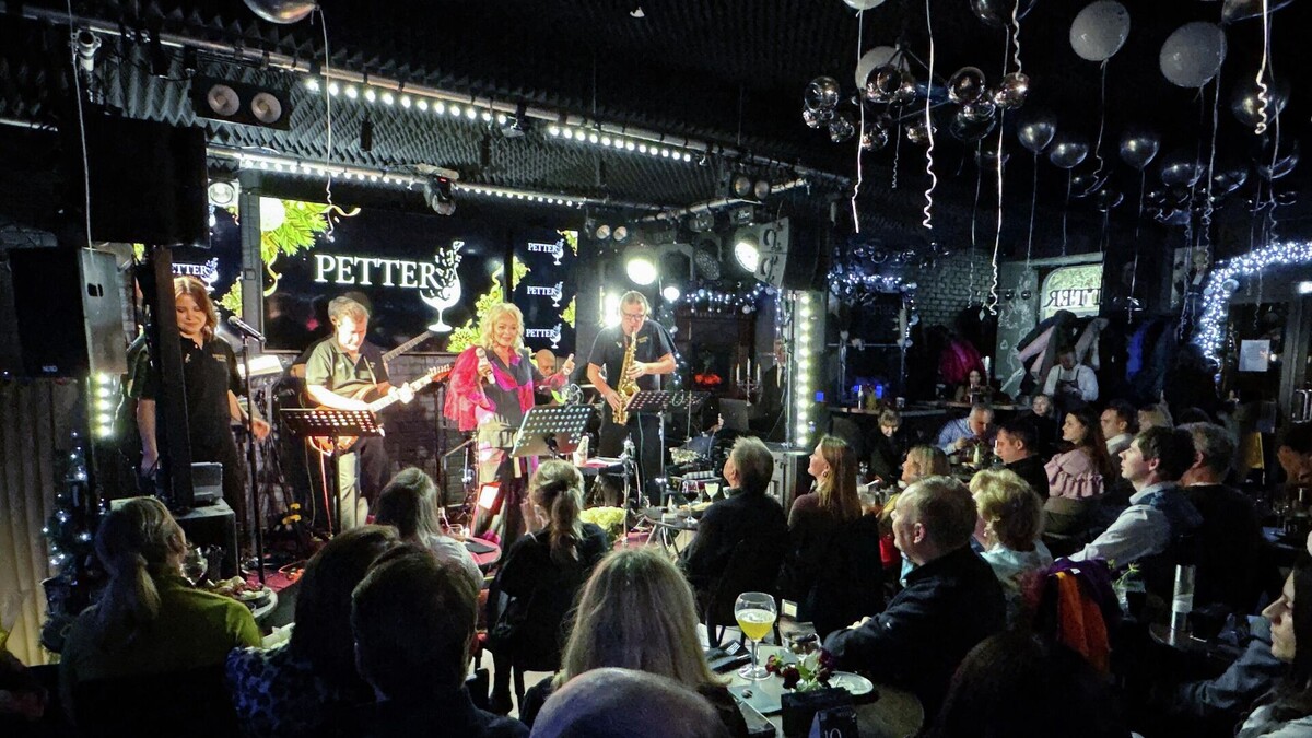 Тот самый концерт в баре Petter, где цены на билеты рухнули в 18 раз.