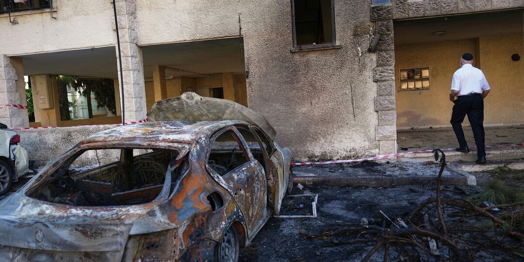 Тела двух человек извлекли из-под завалов дома в Хайфе после обстрела