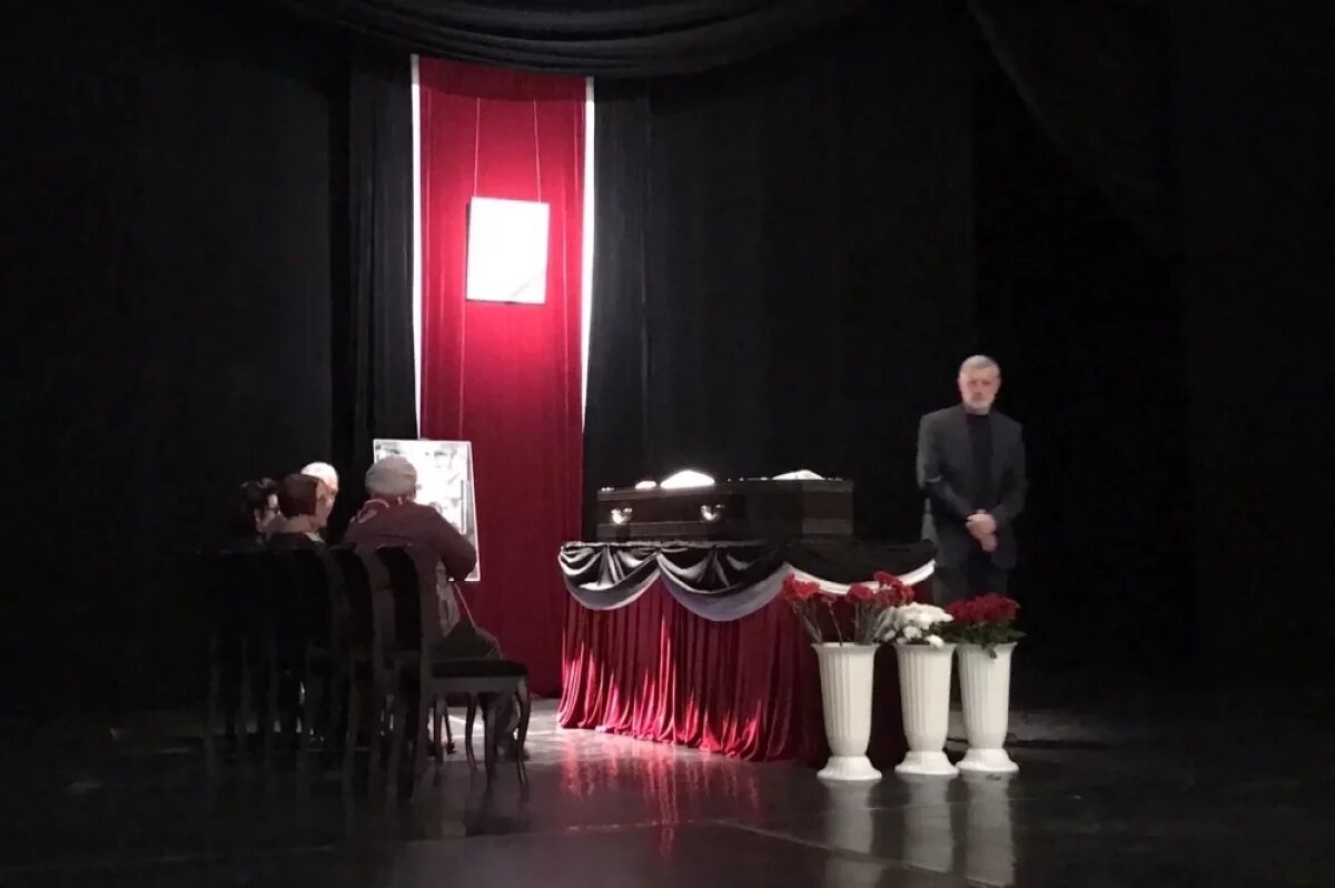    В Красноярске началось прощание с актёром Сергеем Селеменевым