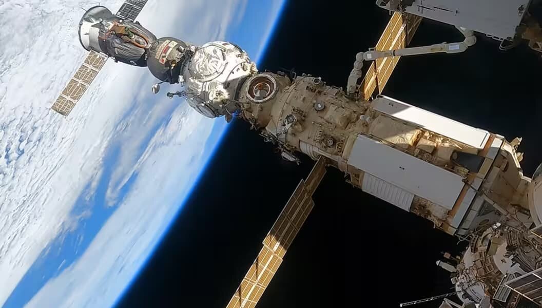     Работа манипулятора ERA на модуле «Наука»