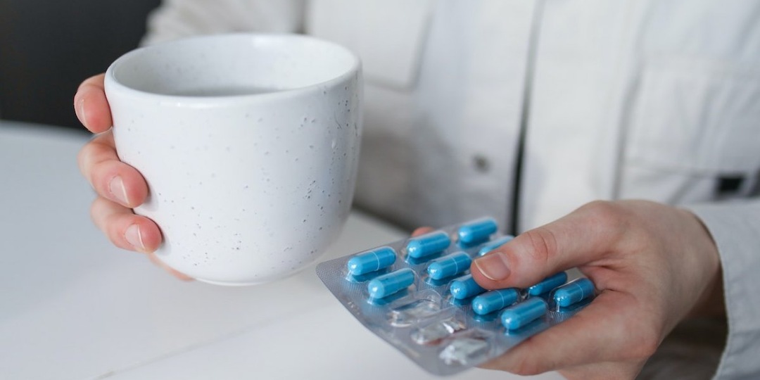 Врач объясняет почему нельзя принимать препараты кальция и железа вместе