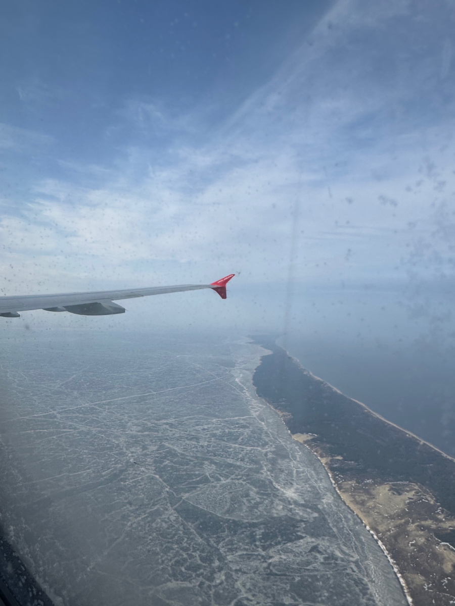 Вид на косу из самолета (садитесь справа у окна, мы летели в Москвы)